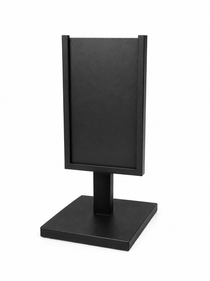 Sort 3D-printet Slab Display for PSA- og CGC-graderte samlekort med 10 × 10 cm base.