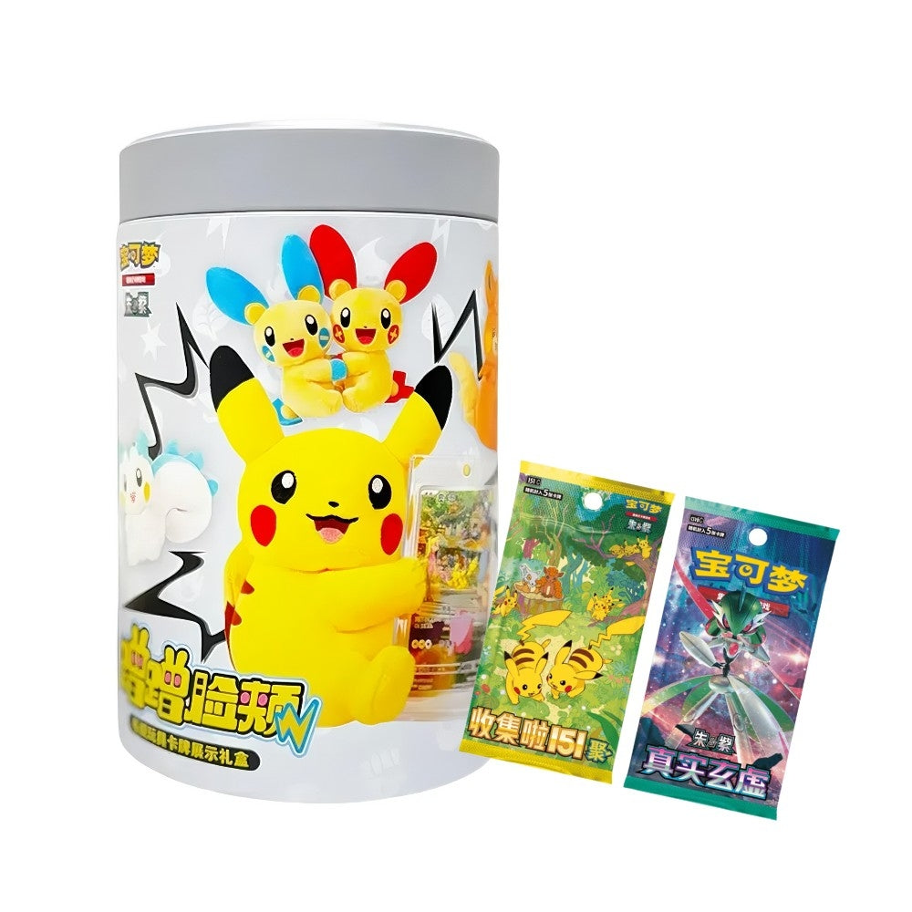 Pokémon Electric Plush Blind Box med plush-bamse, illustration rare-kort og kinesiske boosterpakker.